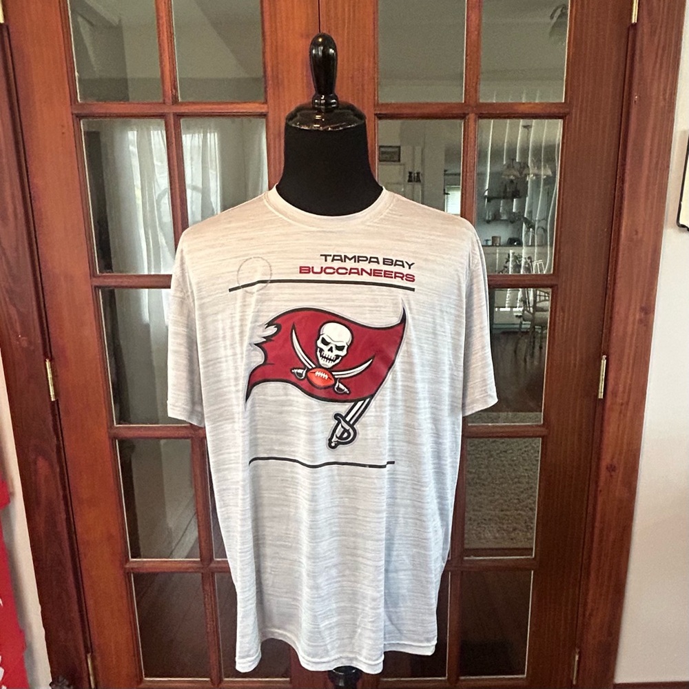 Tampa Bay  Buccaneers Dri Fit Nike Football Shirt Size XXL Bucs Brady New
